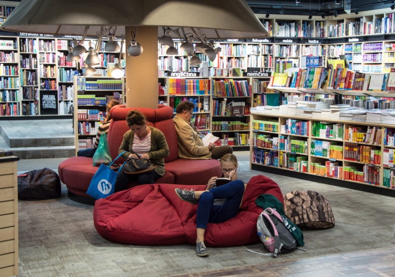 magasin-PIERLAS-min_books_bookstore_book_reader_readers_reading_shop_sale_books-849006